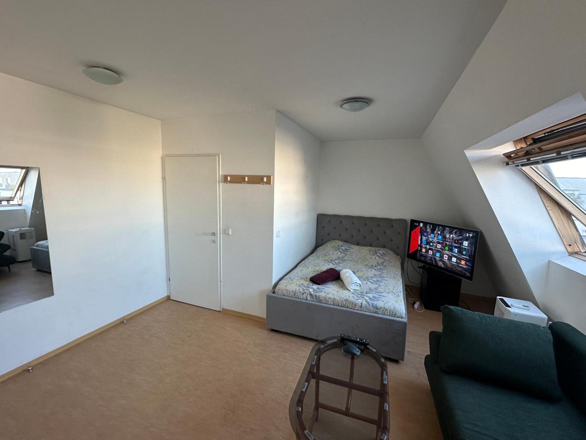 Cozy Bright Penthouse Close To U1 And U6 Metros Vienna Exterior photo
