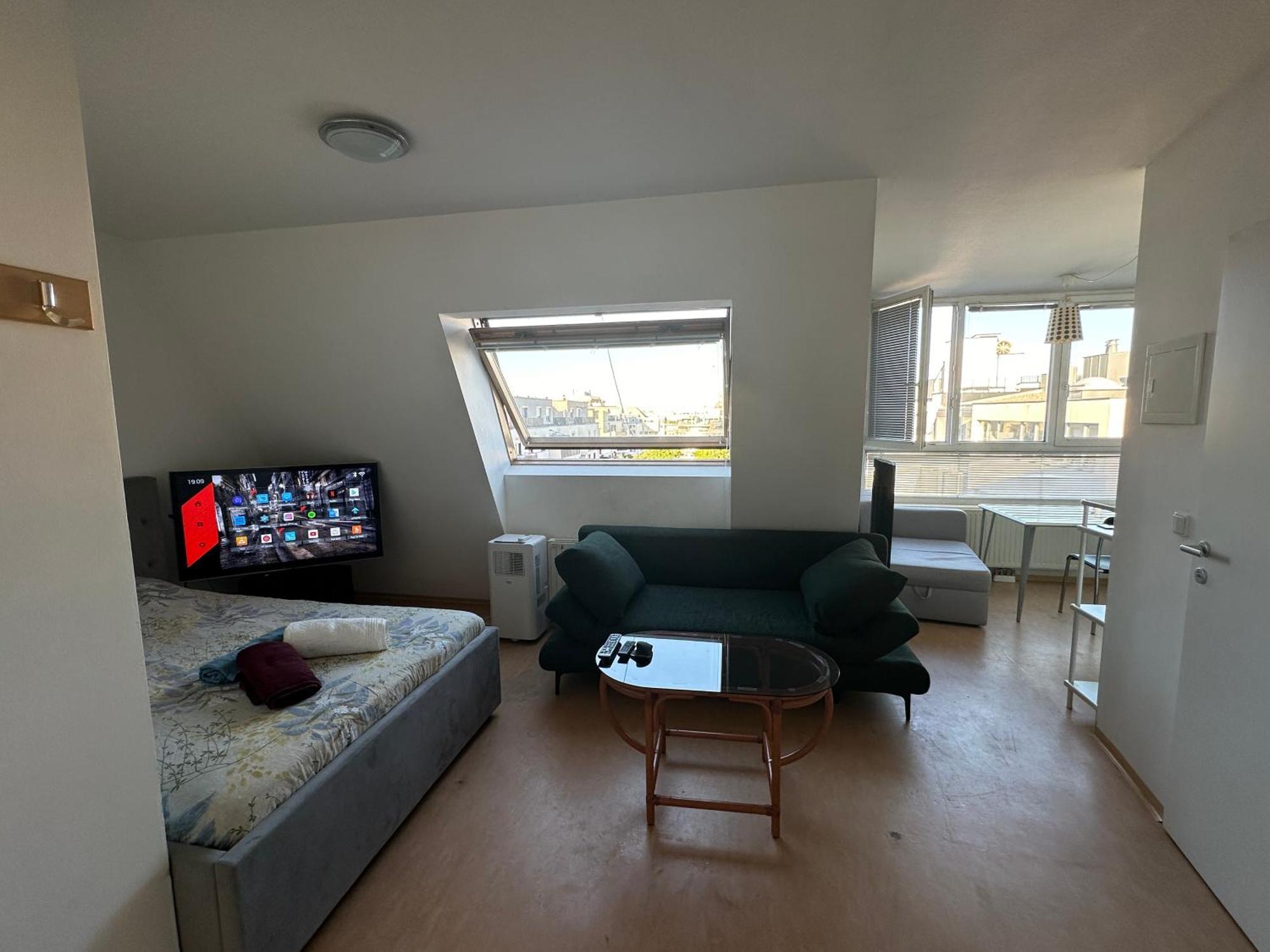 Cozy Bright Penthouse Close To U1 And U6 Metros Vienna Exterior photo