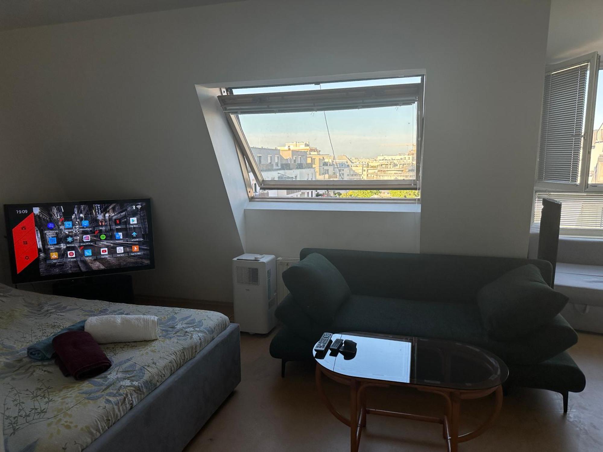 Cozy Bright Penthouse Close To U1 And U6 Metros Vienna Exterior photo