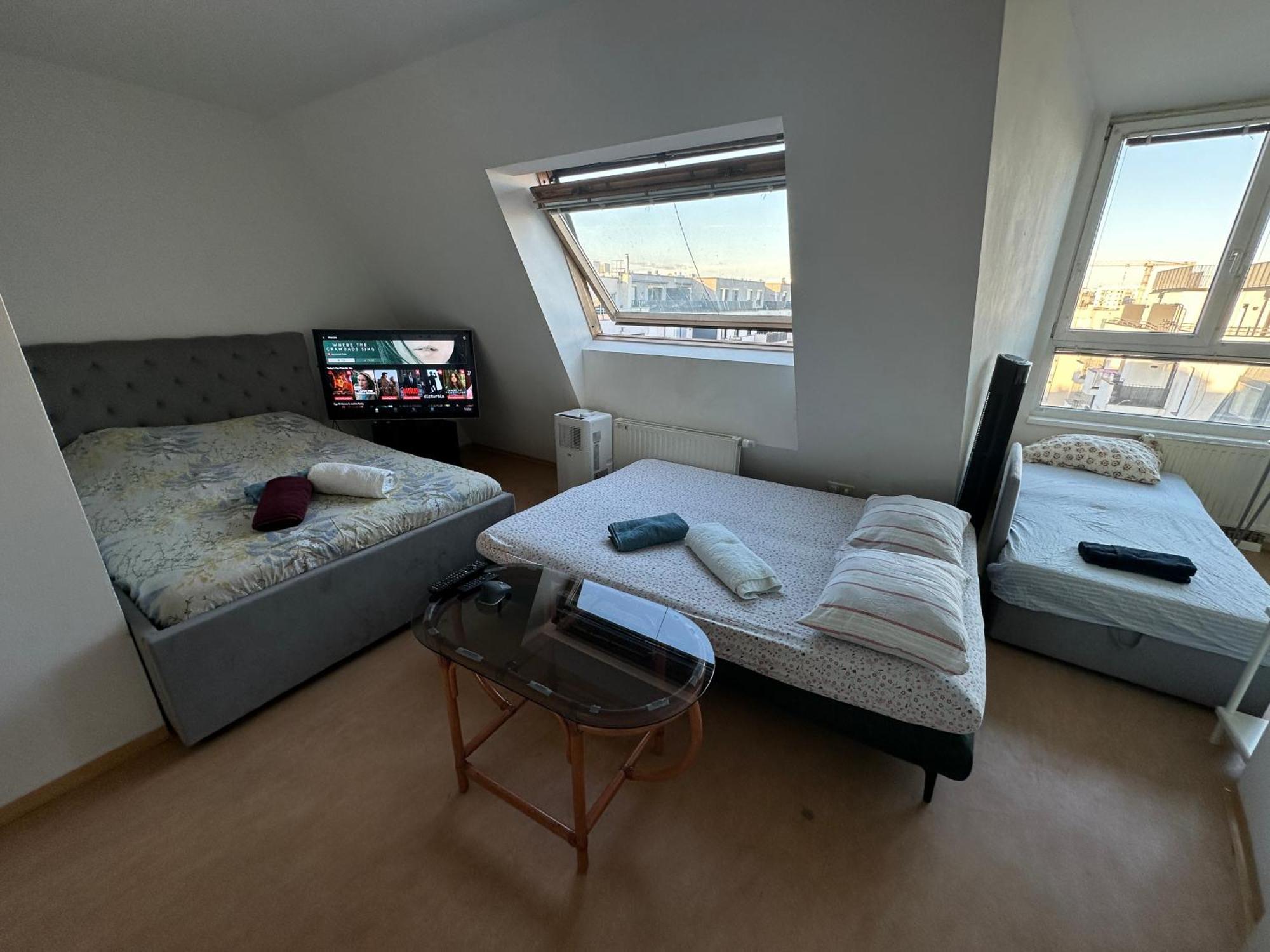 Cozy Bright Penthouse Close To U1 And U6 Metros Vienna Exterior photo