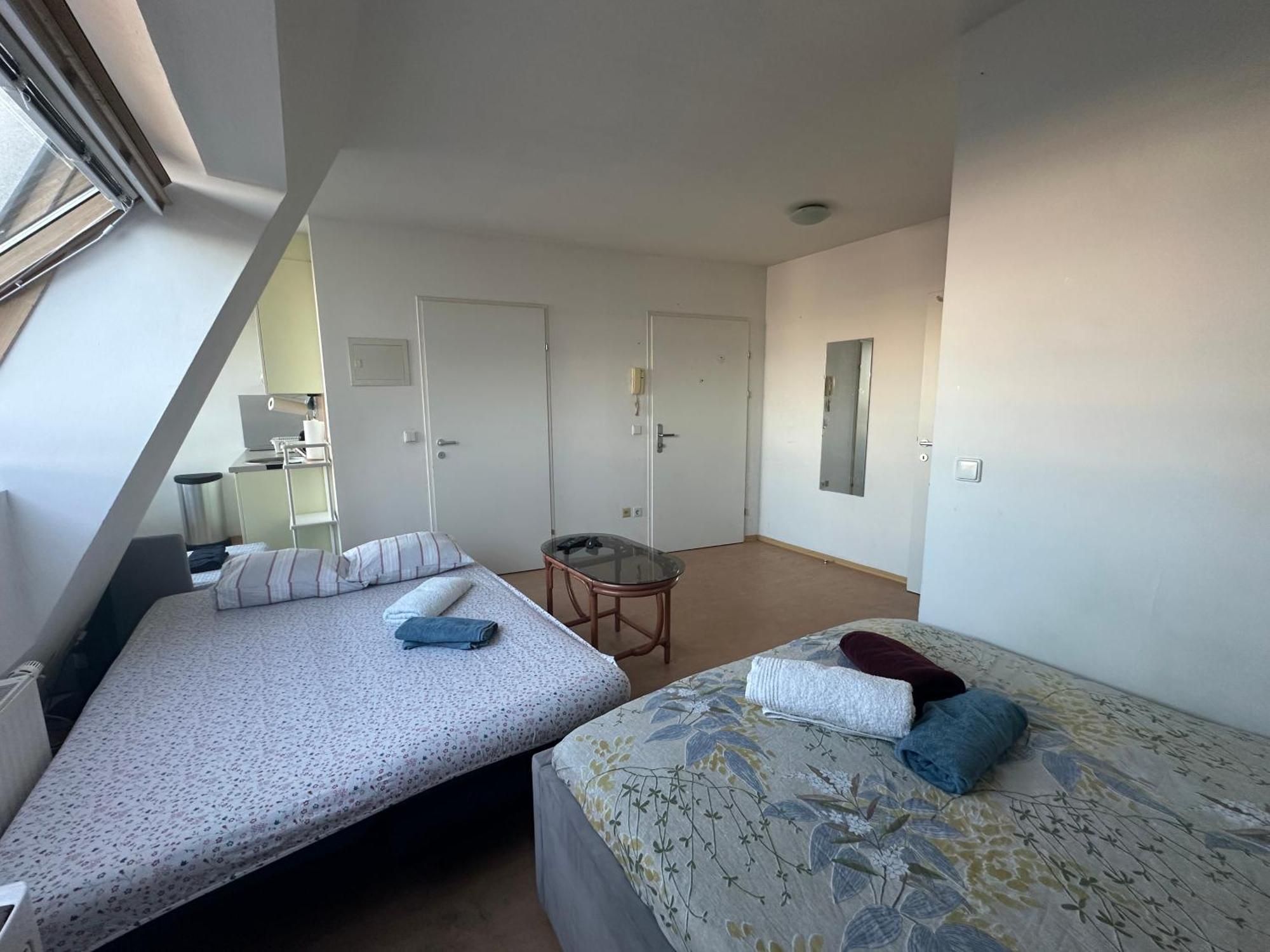 Cozy Bright Penthouse Close To U1 And U6 Metros Vienna Exterior photo