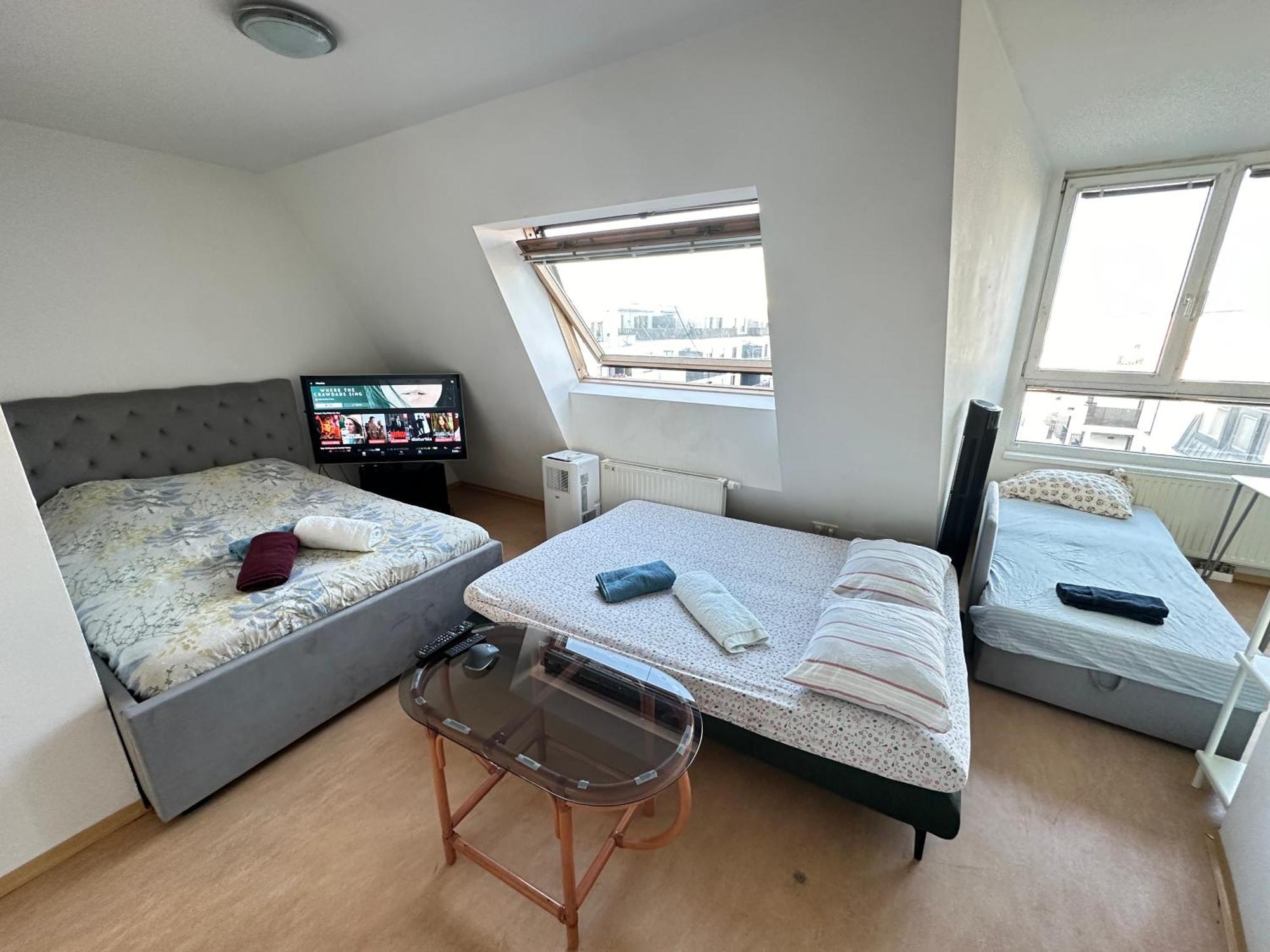 Cozy Bright Penthouse Close To U1 And U6 Metros Vienna Exterior photo