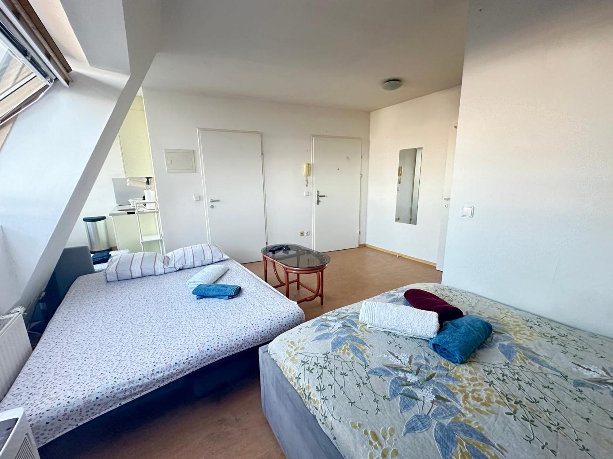 Cozy Bright Penthouse Close To U1 And U6 Metros Vienna Exterior photo