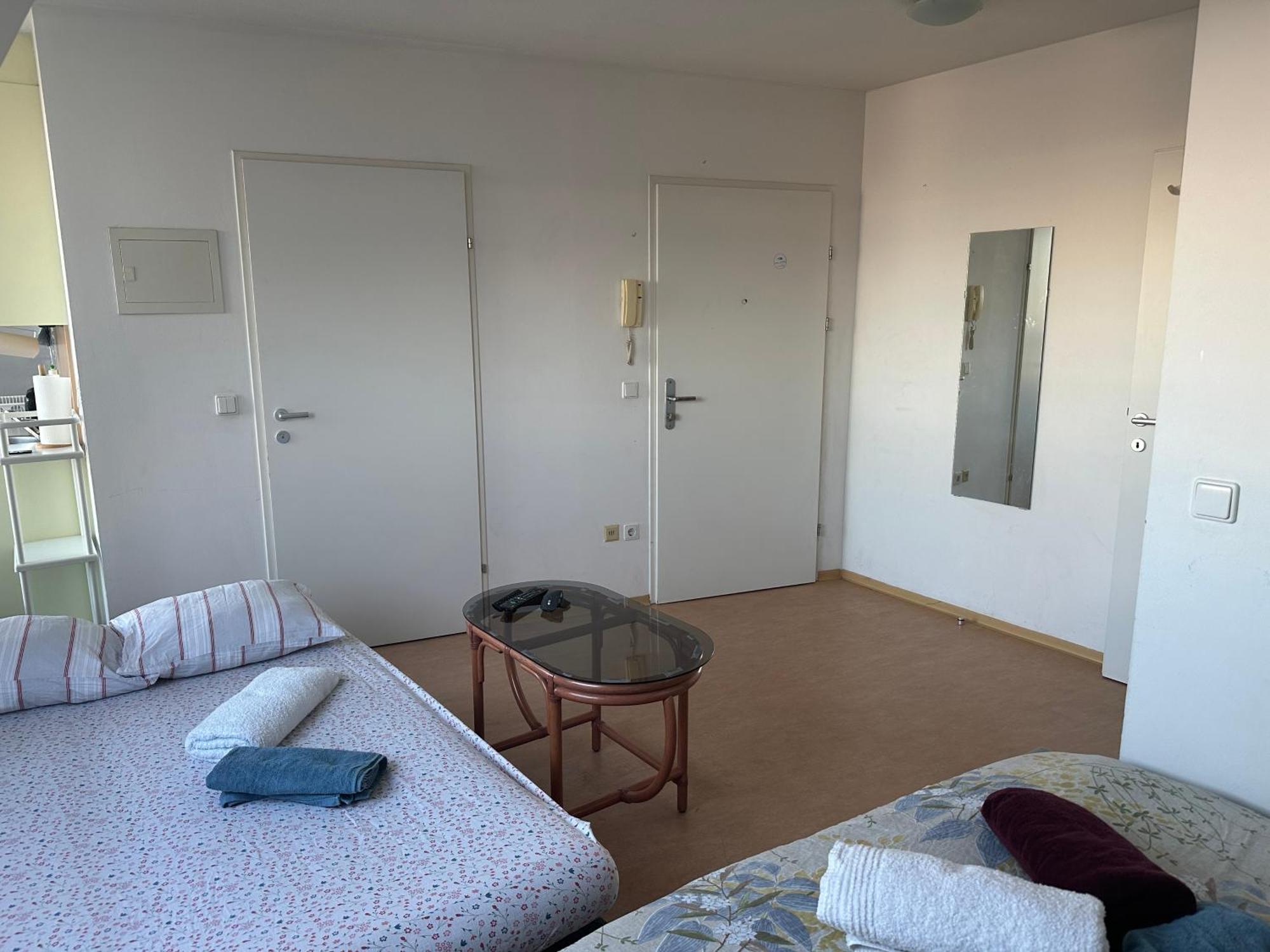 Cozy Bright Penthouse Close To U1 And U6 Metros Vienna Exterior photo