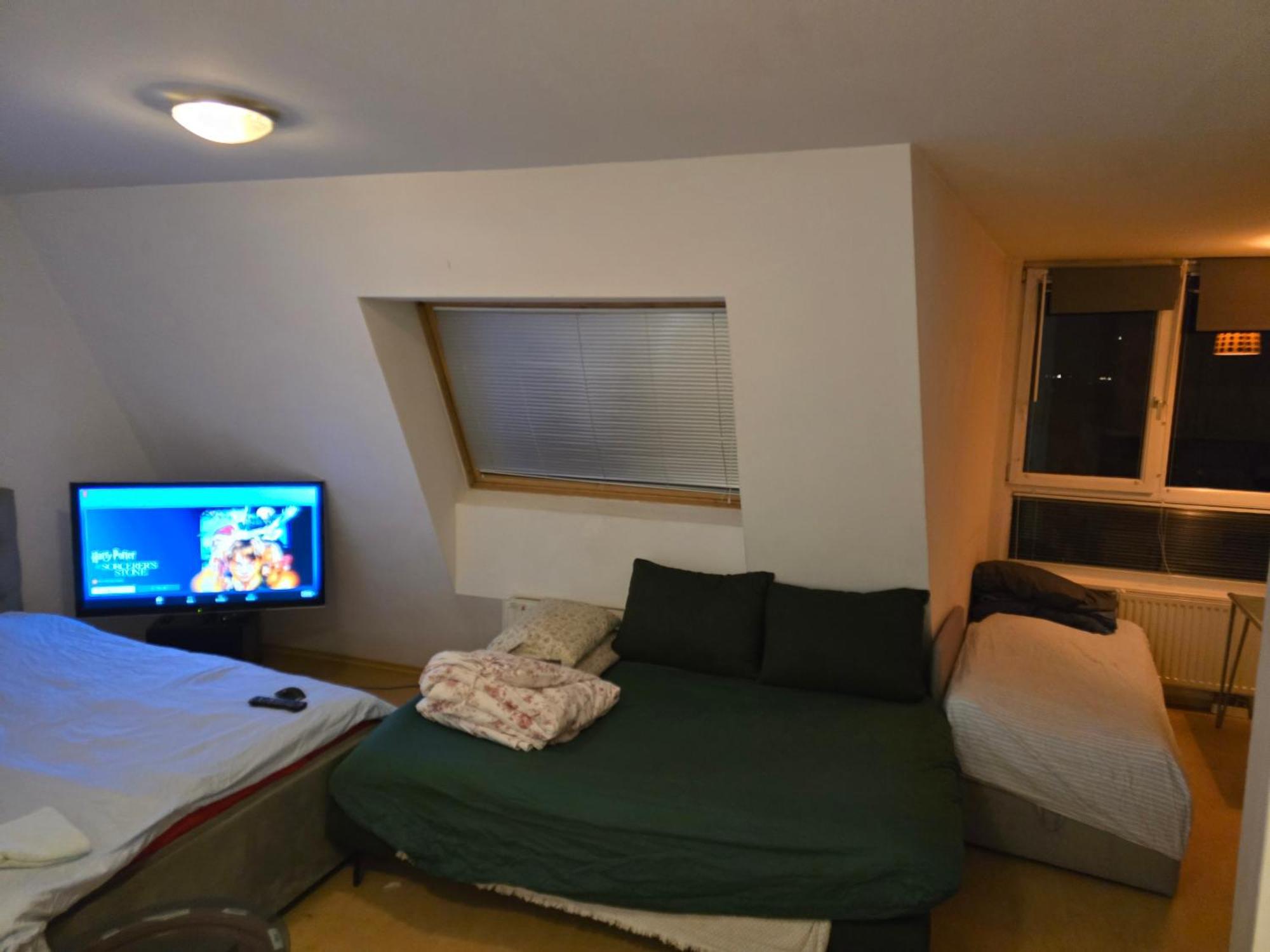 Cozy Bright Penthouse Close To U1 And U6 Metros Vienna Exterior photo